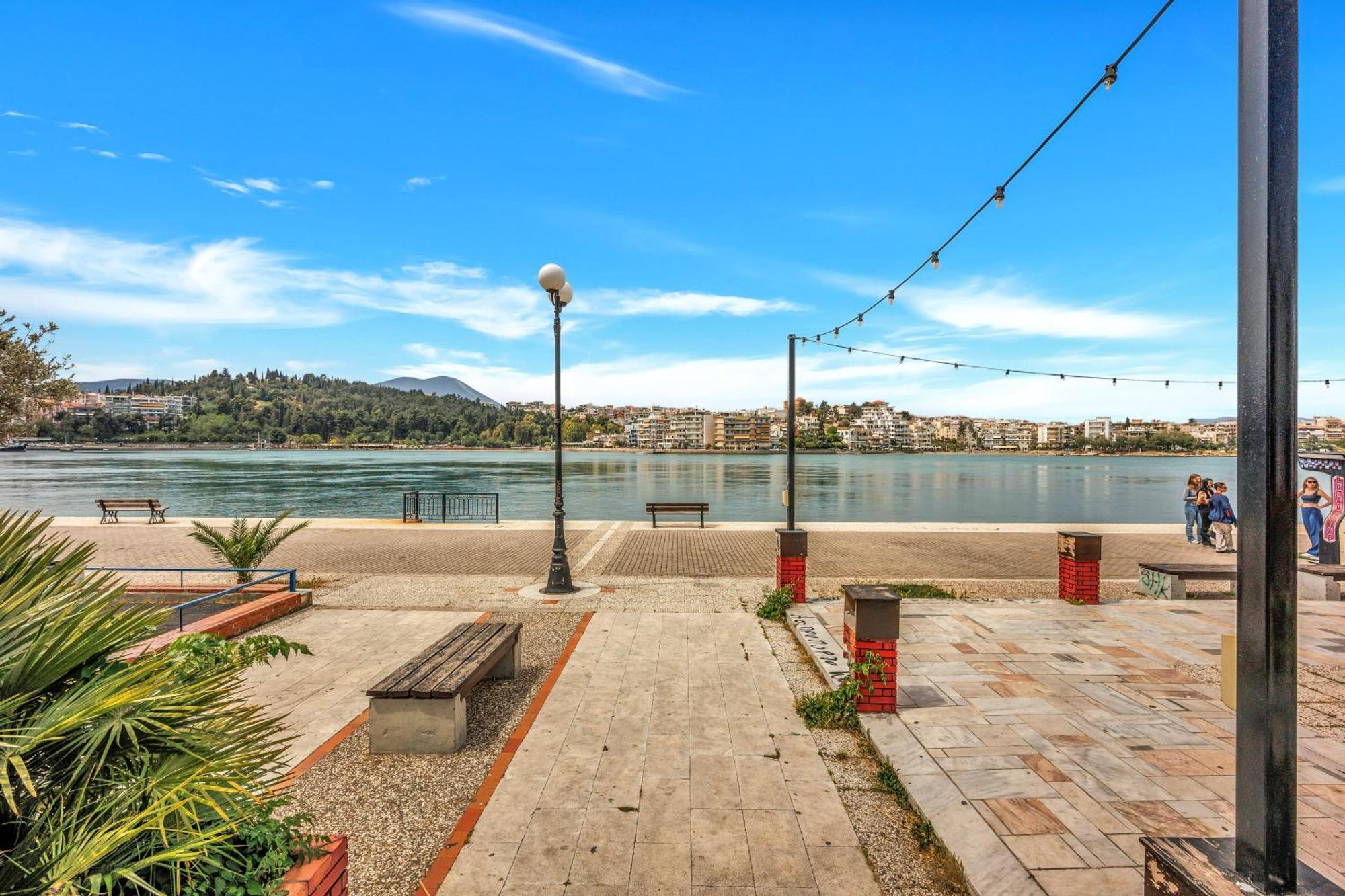 Fabulous Central Apartment Close To The Sea! Chalkís المظهر الخارجي الصورة